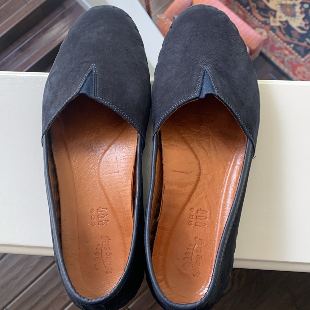 Spring Step suede flats. - Picture 2 of 6
